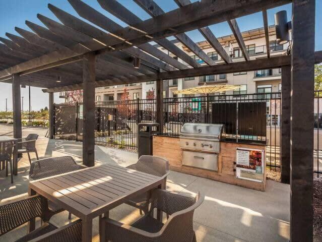 Cozysuites Spacious 2Br Next To Whole Foods Indianapolis Exterior photo
